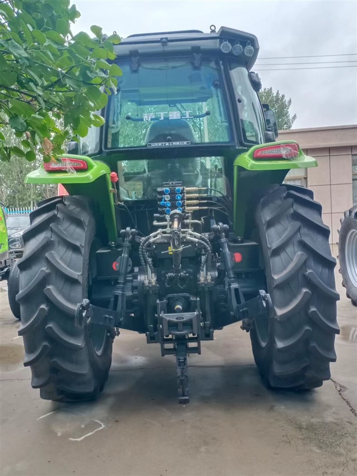 SADIN200 HP Four-wheel Drive Tractor For Large Farms