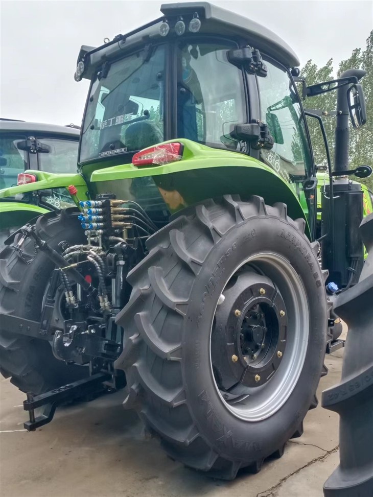 SADIN200 HP Four-wheel Drive Tractor For Large Farms