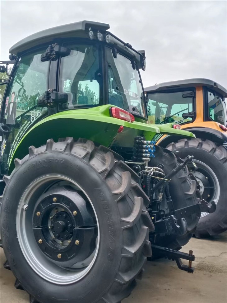 SADIN200 HP Four-wheel Drive Tractor For Large Farms